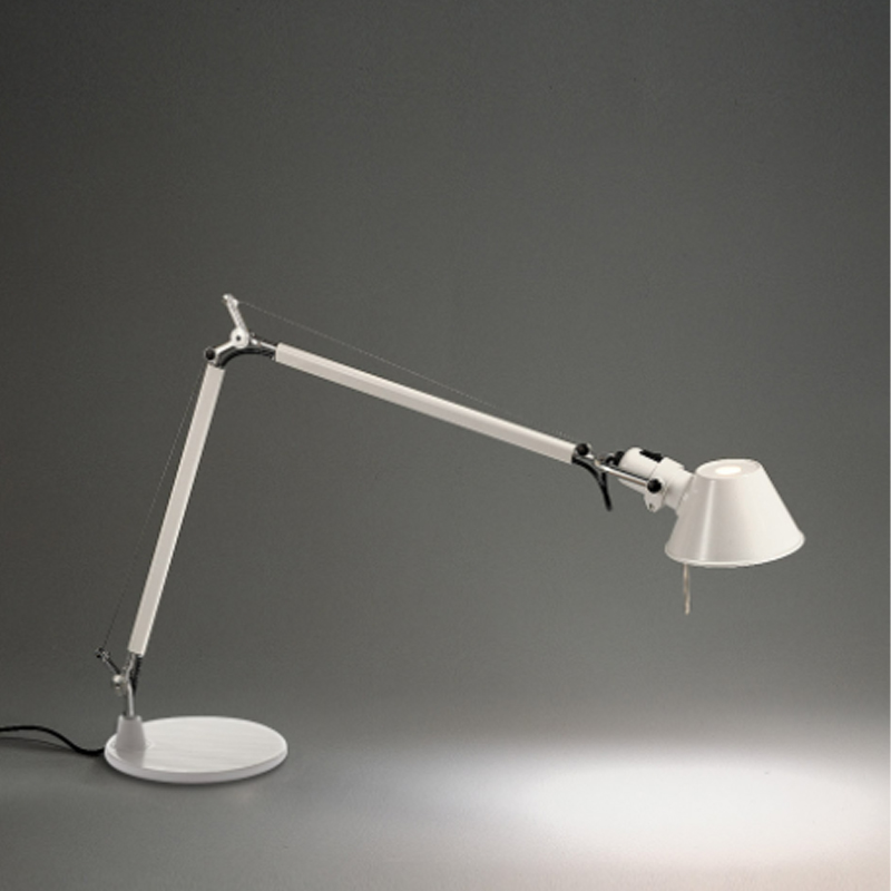 Artemide- Tolomeo Tavolo Mini lampada da tavolo. Lampada da tavolo di alta  qualità in alluminio con base da tavolo 23cm. Made in Italy : :  Illuminazione