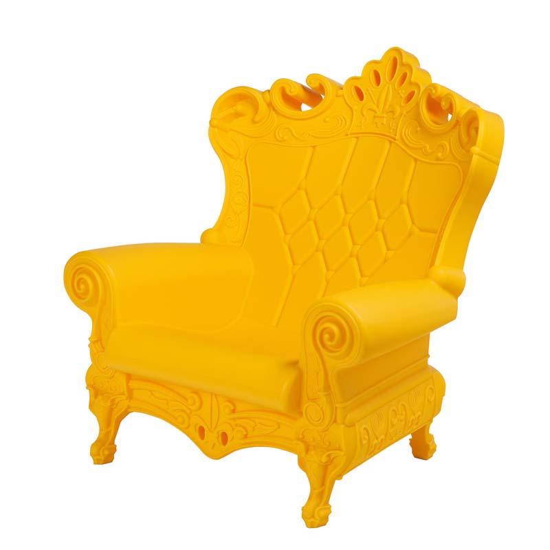 Queen of Love | Poltrona trono in polietilene barocco‑pop di SLIDE Design